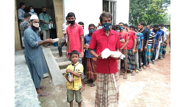 শোক দিবসে ১ হাজার শ্রমিককে খাদ্য দিলো হিলি পানামা পোর্ট