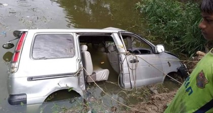 চকরিয়ায় নিয়ন্ত্রণ হারিয়ে মাইক্রোবাস খাদে পড়ে নিহত ৭