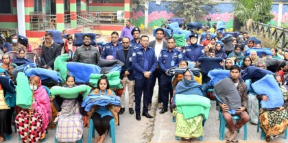 বগুড়ায় শীতার্ত মানুষের পাশে দাঁড়ালো জেলা পুলিশ ও সিএনআই
