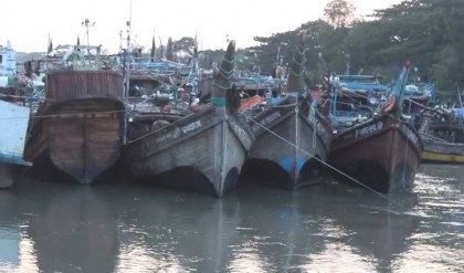 বঙ্গোপসাগর উত্তাল, নিরাপদ আশ্রয়ে ফিরছেন জেলেরা
