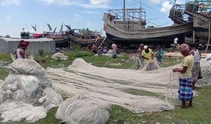 নিষেধাজ্ঞা শেষে মধ্যরাতে সমুদ্রে নামবেন জেলেরা
