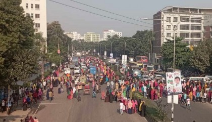 মিরপুরে পোশাক শ্রমিকদের ফের সড়ক অবরোধ
