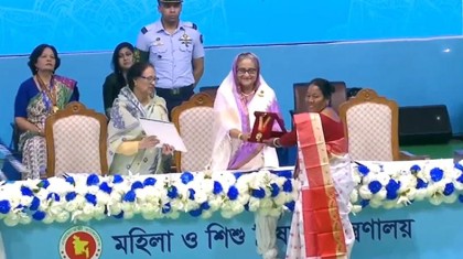 ৫ নারীর হাতে ‘রোকেয়া পদক’ তুলে দিলেন প্রধানমন্ত্রী
