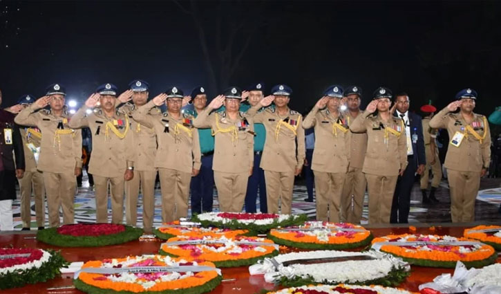 ভাষা শহিদদের প্রতি আইজিপির শ্রদ্ধা
