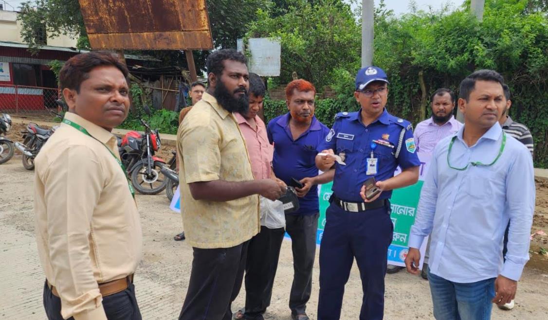 বগুড়ার মহাসড়কে অবৈধ যানবাহনের বিরুদ্ধে অভিযান
