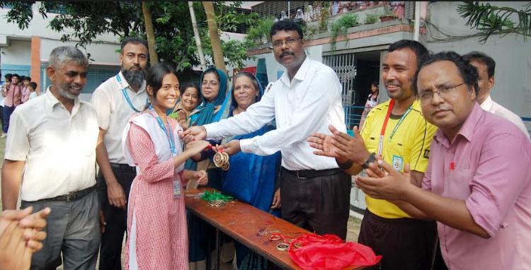 বগুড়া ওয়াইএমসিএ পাবলিক স্কুল এ্যান্ড কলেজে আন্তঃকাস ফুটবল টুর্নামেন্ট অনুষ্ঠিত 
