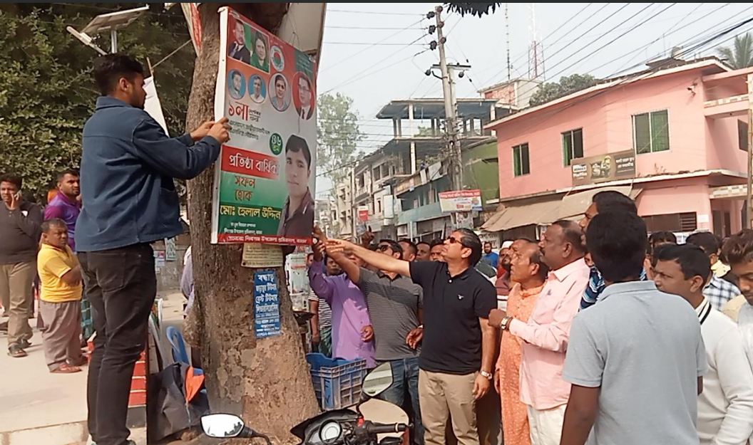 শিবগঞ্জে দলীয় ব্যানার ফেস্টুন খুলে দিল বিএনপি 
